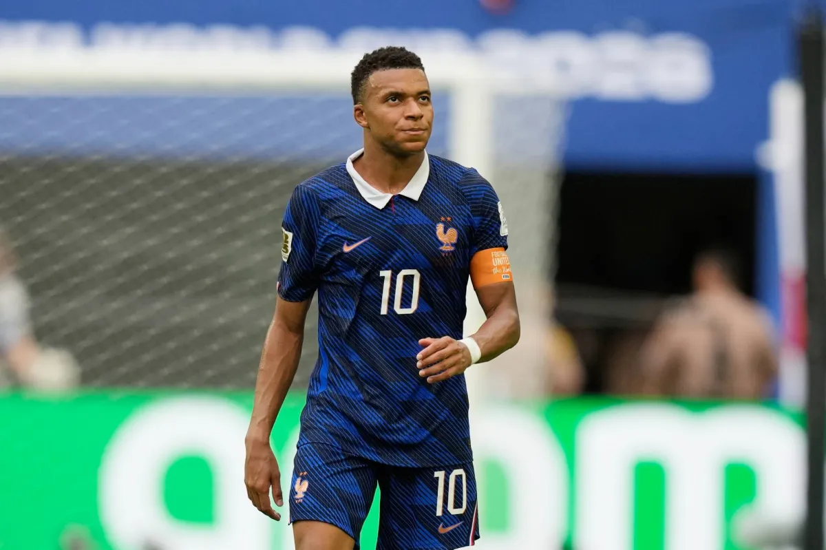 Mbappe said, in statements reported by beIN Sports after the match, “We appeared with two different faces. In the first half, we did not res
