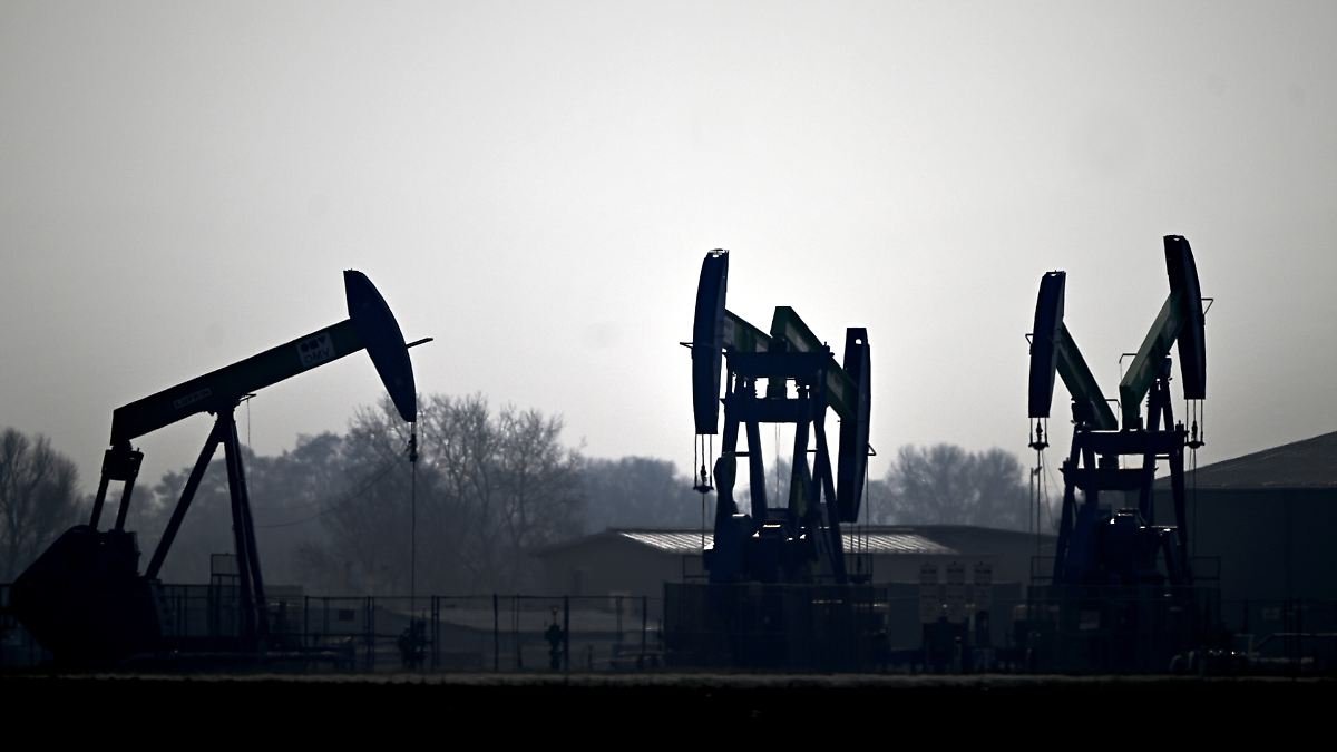 Neue Eskalation im Iran-KriegÖlpreis steigt auf 100 Dollar pro Barrel. Der Preis für Rohöl der Referenzsorte Brent ist am Donnerstag auf 100