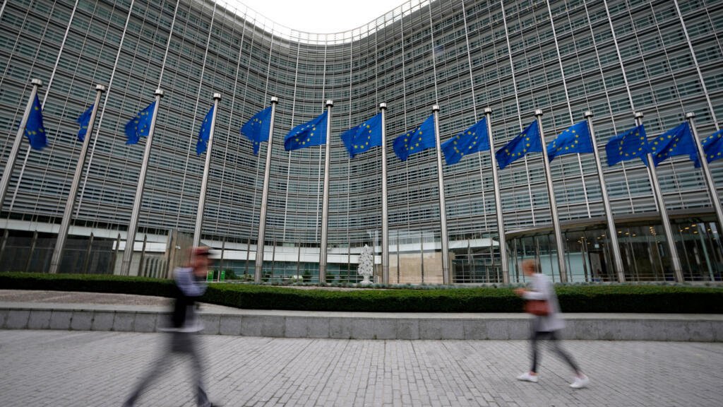 Guerre en Ukraine : l'UE s'accorde sur un 21e paquet de sanctions contre la Russie. - La Tribune Un an d'invasion à grande échelle et de gue