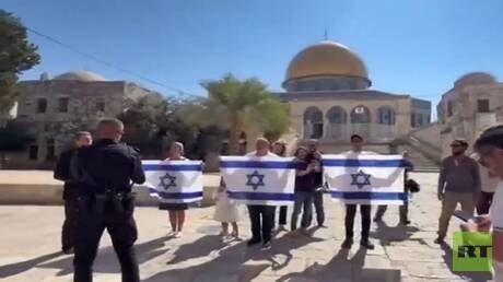 Ben Gvir und Tausende Siedler stürmen die Al-Aqsa-Moschee (Video). In den Innenhöfen der Al-Aqsa-Moschee wurden am Donnerstagmorgen auch Zeu