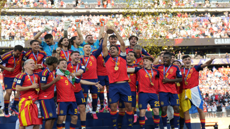 FIFA, 2026 Dünya Kupası için ideal kadroyu resmen açıkladı. Dünya şampiyonu İspanyol milli takımı, taraftarlar tarafından Uluslararası Futbo