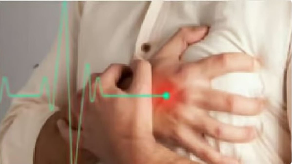 حذر استشاري وبروفيسور أمراض القلب وقسطرة الشرايين بكلية الطب، الدكتور خالد النمر، من تأثير طول أو قصر فترة النوم على رفع خطر الإصابة بأمراض