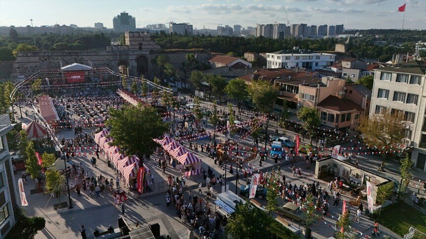 Fatih'te "Nostalji Günleri" etkinliği sürüyor Değişen Dünyanın HabercisiKURUMSALTarihçe. Fatih Belediyesi tarafından düzenlenen "Nostalji Gü