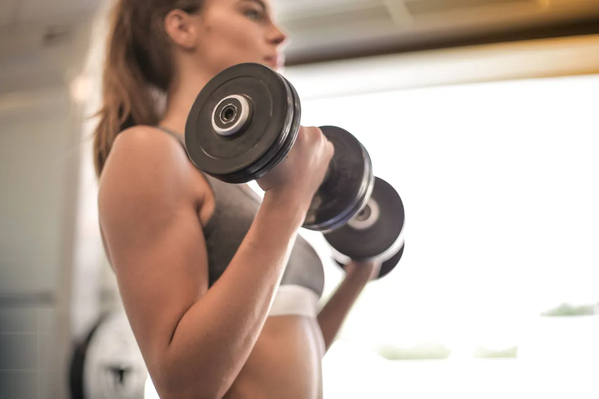 A recent study published in the Journal of the American College of Cardiology showed that doing strength exercises for at least two hours a