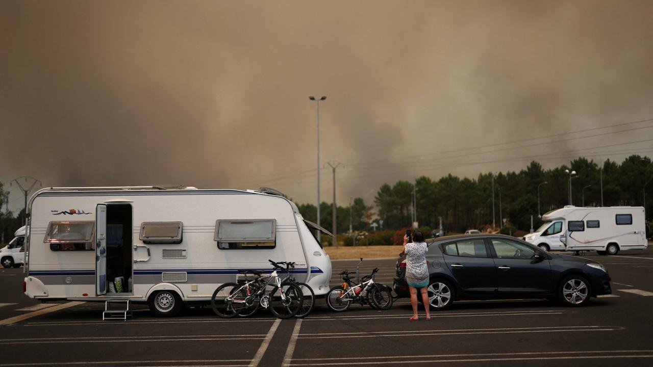Waldbrände in Frankreich und Spanien Feuer wüten weiter - Campingplätze geräumt Stand: 23.07.2026 • 17:17 Uhr. Waldbrand Südfrankreich: Bis