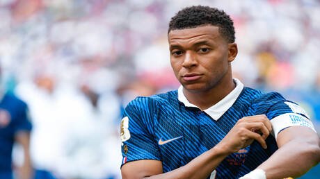 مبابي يودع ديشامب برسالة مؤثرة ويكشف أمنيته التي لم تتحقق.