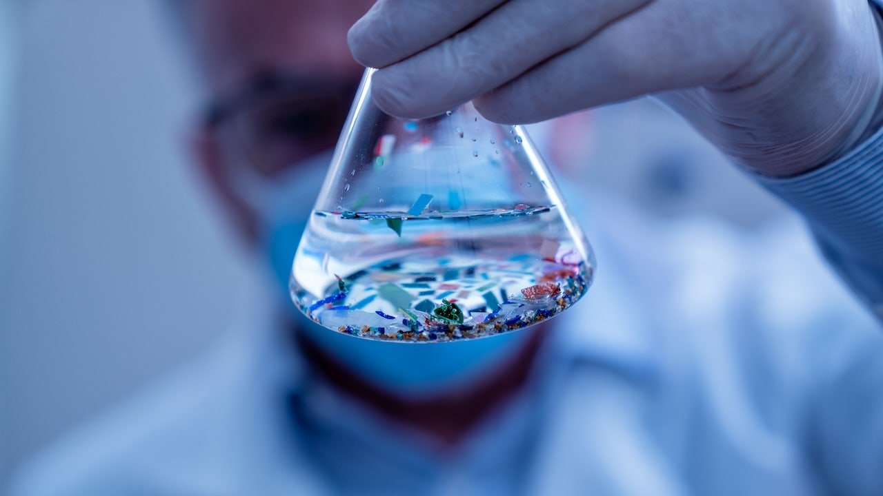 Patients experiencing severe heart attacks may have significantly higher concentrations of micro- and nanoplastics in their blood compared t