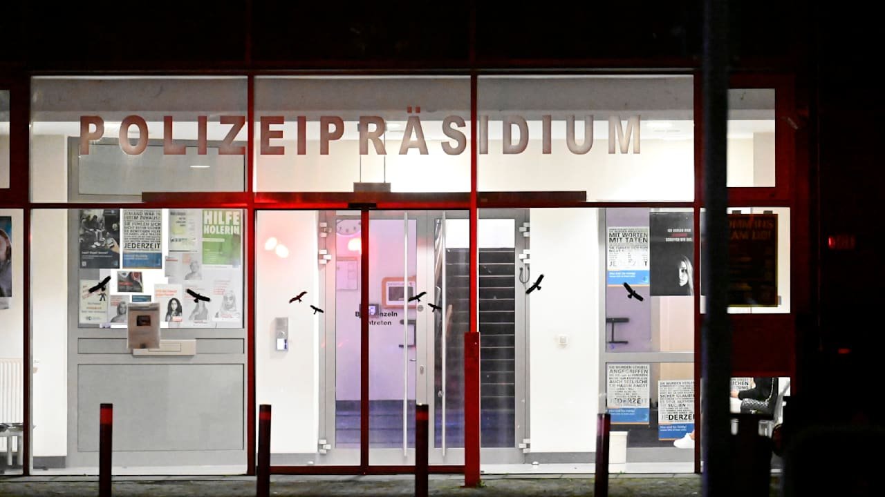 Ermittlungen gegen sechs Polizisten: Mann (37) stirbt bei Festnahme in Duisburg. Duisburg – Nach dem Tod eines Mannes (37) im Anschluss an e