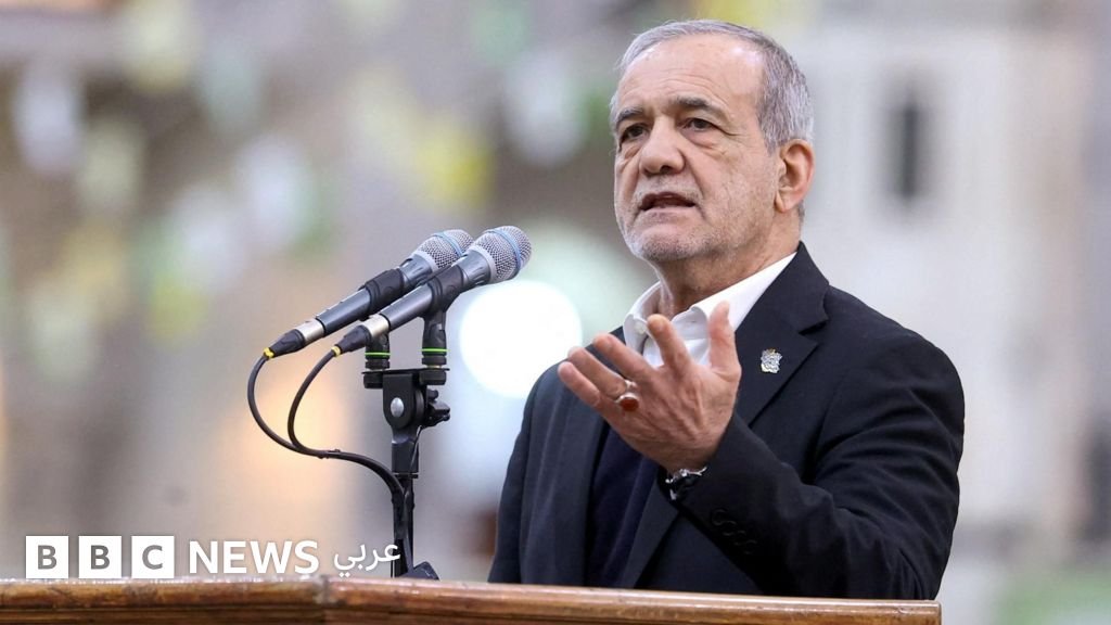 Le président iranien Massoud Pezeshkian a déclaré lundi que son pays était engagé dans une "guerre totale" avec les Etats-Unis et que Téhéra