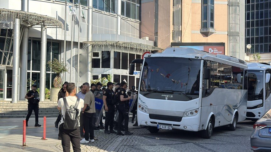 İzmit Belediyesine yönelik yolsuzluk soruşturmasında 20 şüpheli tutuklandı Değişen Dünyanın HabercisiKURUMSALTarihçe. İzmit Belediyesine yön