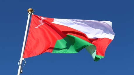 أعلنت وزارة الخارجية العمانية اليوم الخميس، أن السلطنة تتابع الوضع في البحر الأحمر، وتشدد على ضرورة تجنب التصعيد في المنطقة، مشيرة إلى أنها