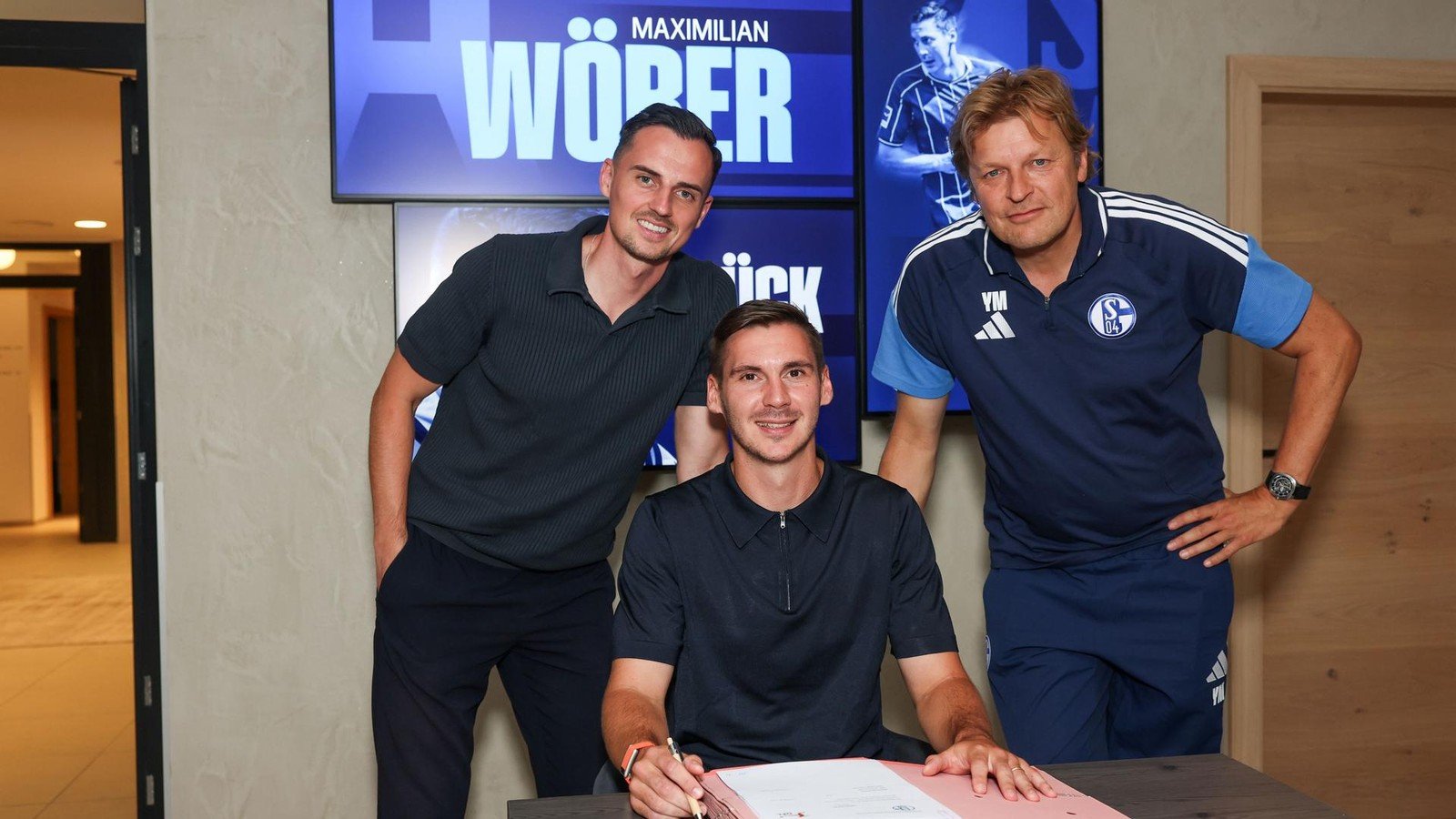 BILDNeuer Innenverteidiger: Maximilian Wöber unterschreibt auf Schalke FC Gelsenkirchen-Schalke 04 e.V.Leeds macht den Weg frei: Wöber vor W